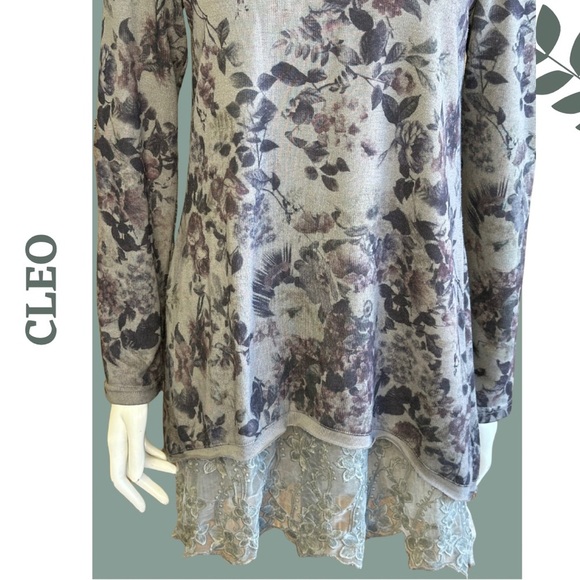 Cleo Floral Tunic Top, Lace Trim Neck & Layered Hem, Gray Small - Picture 6 of 10